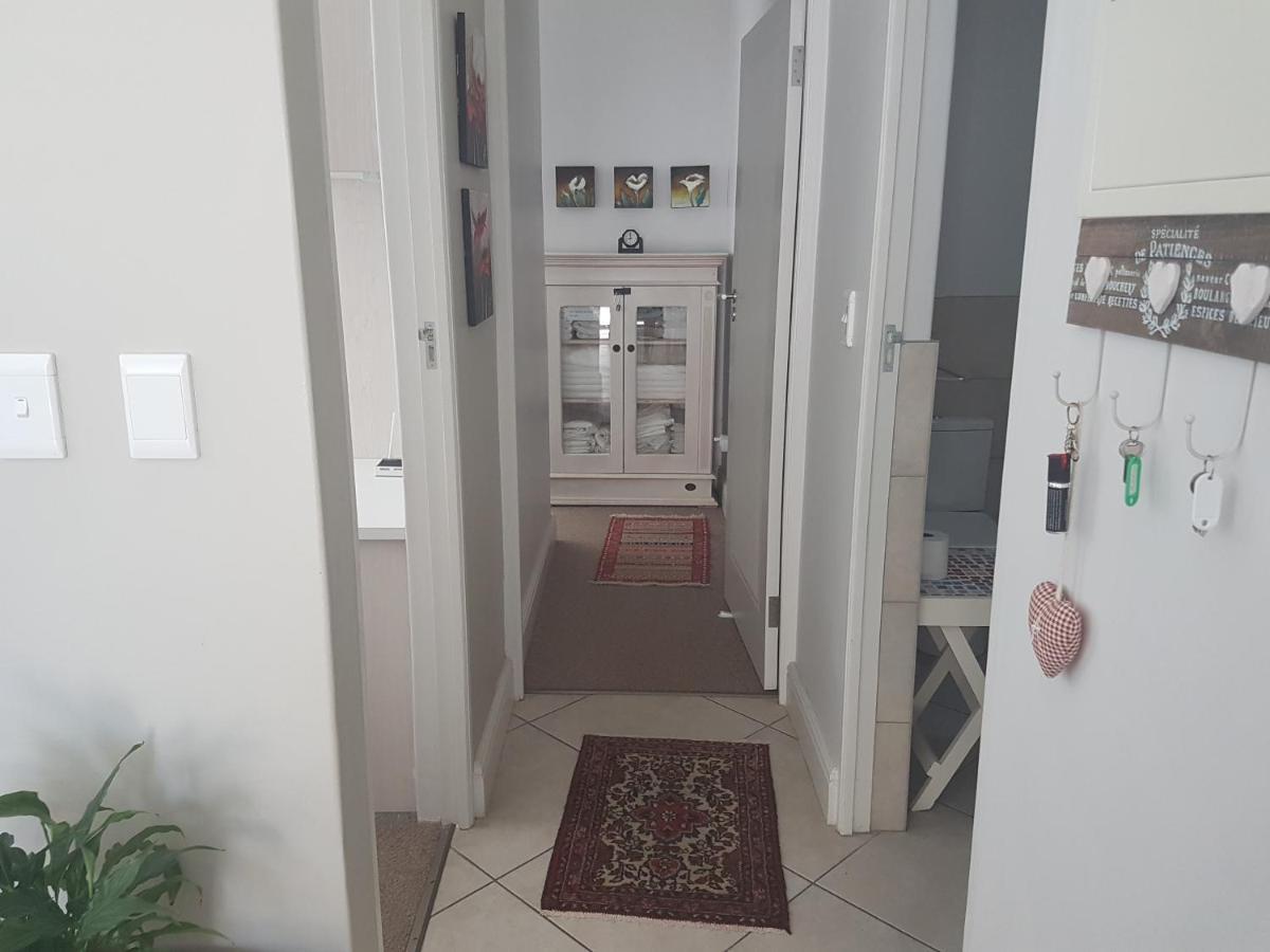 Modern, Centrally Located Dorp Street Apartment Stellenbosch Exterior foto