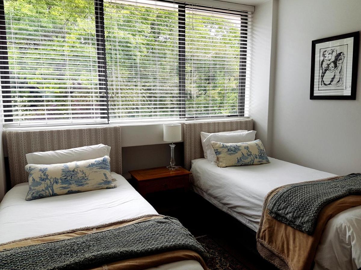 Modern, Centrally Located Dorp Street Apartment Stellenbosch Exterior foto